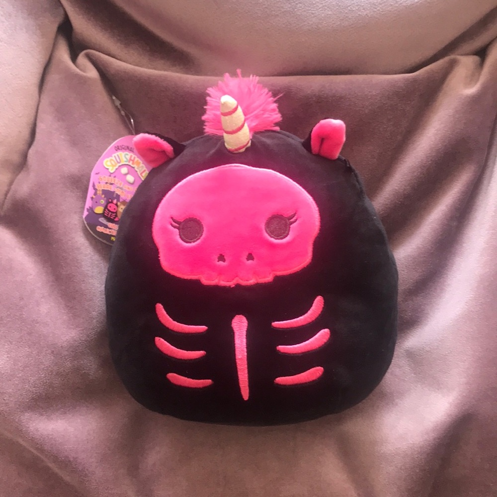 Squishmallow 7in Sketlana!